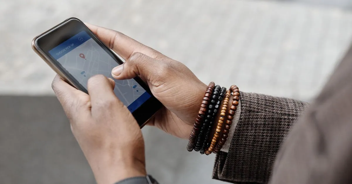 Poloha místní firmy na mapě v telefonu