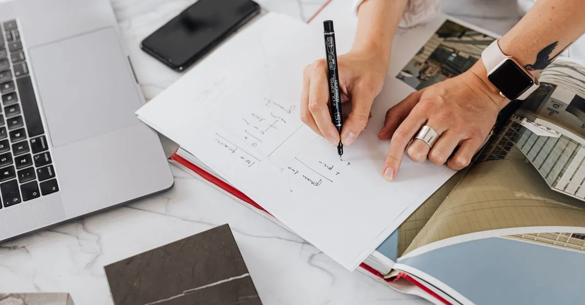 Plánování design briefu s poznámkami